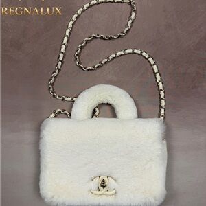 CHANEL LEATHER FUR MATELASSE SHOULDER BAG WHITE - USED